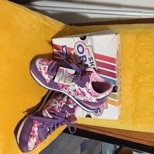 Skechers original designed Los Angeles retro fit